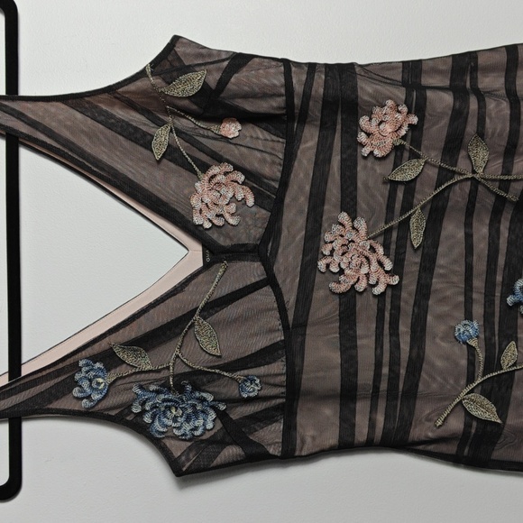 BCBGMAXAZRIA Elegant Floral Embroidered With Mesh Overlay Dress Size 8 - Picture 7 of 16